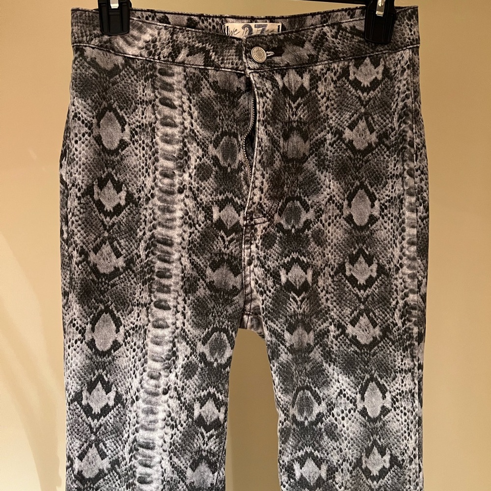 Free people, size 27 snakeskin flare jeans! worn once, so cute